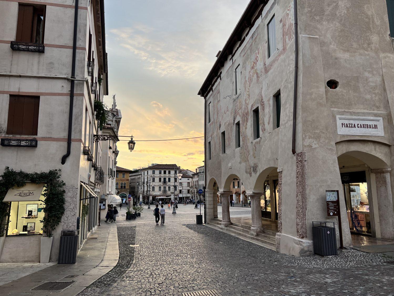 Ponte Vecchio, Elegante Appartamento A Due Passi Dal Centro Бассано-дель-Граппа Экстерьер фото